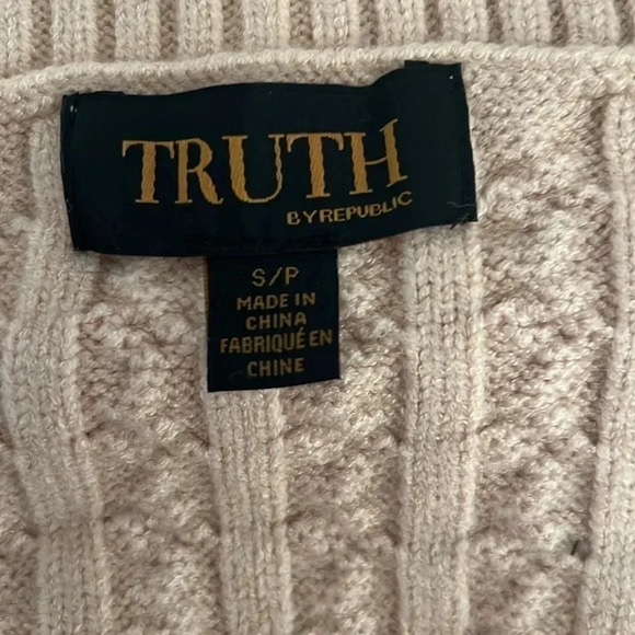 Truth By Republic turtleneck short soft oversize sweater size Small Petite NWOT - Picture 5 of 5